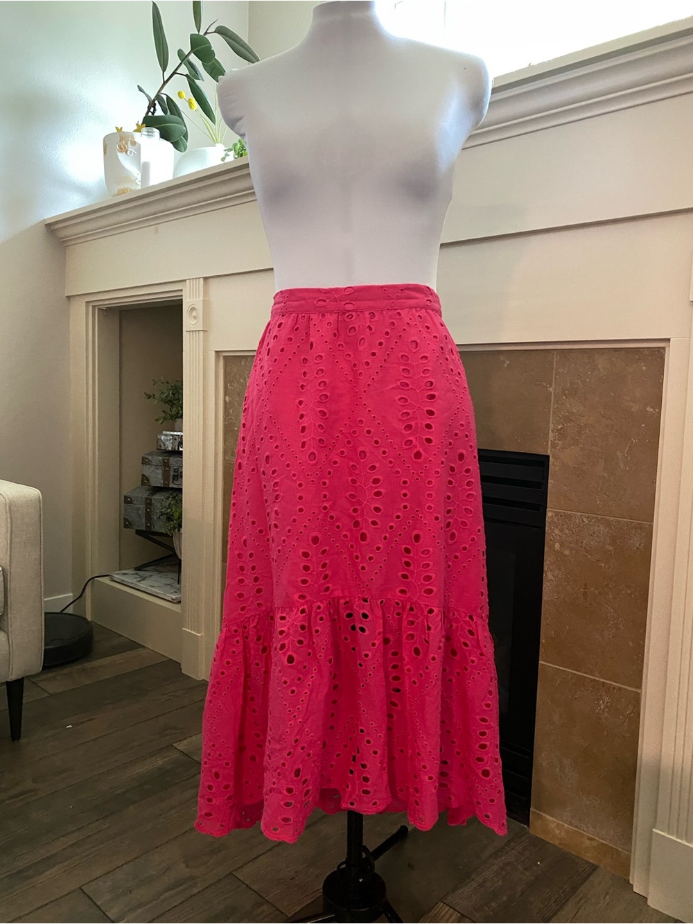 NWT Banana Republic Women’s Pink Eyelet Midi Skirt